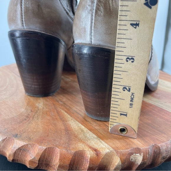 Corral Brown Ankle Boots with Western Style and Chunky Heel - Picture 8 of 9